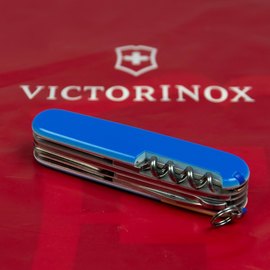 Многофункциональный нож Victorinox Huntsman Ukraine Герб на флаге верт. 1.3713.7.T3030p, Цвет : Blue/Yellow, Принт: Герб на флаге вертикальный, изображение 4