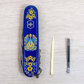 Многофункциональный сувенирный нож Victorinox Spartan Ukraine Украинские мотивы (1.3603.2.T1370u)