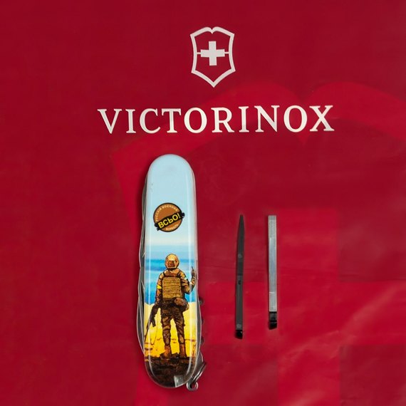 Многофункциональный нож Victorinox Huntsman Ukraine Марка русскій воєнний корабль… ВСЬО! 1.3713.3.T3120h, Цвет : Разноцветный, Принт: Марка русскій воєнний корабль… ВСЬО!, изображение 6