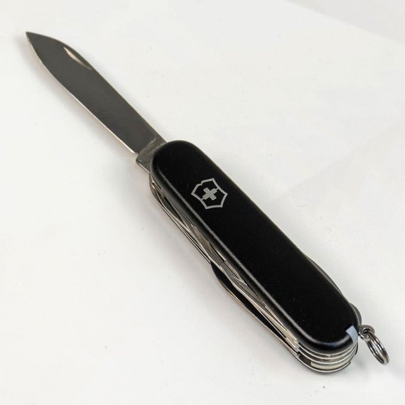 Многофункциональный нож Victorinox Huntsman Mat черный матовый лак с желтым логотипом 1.3713.3_M0007p, изображение 4
