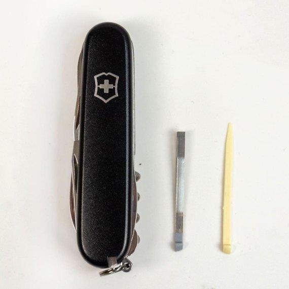 Многофункциональный нож Victorinox Huntsman Mat черный матовый лак с желтым логотипом 1.3713.3_M0007p, изображение 5
