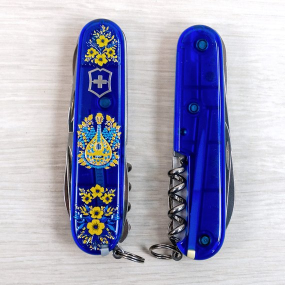 Многофункциональный сувенирный нож Victorinox Huntsman Ukraine Украинские мотивы (1.3713.T2.T1370u)