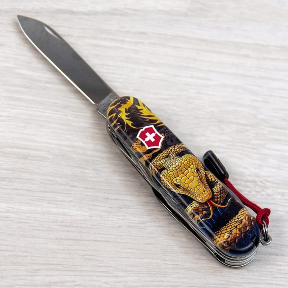 Багатофункціональний колекційний ніж Victorinox Huntsman Zodiac Дерев'яна змія (1.3713.3.Z4280pk), зображення 8