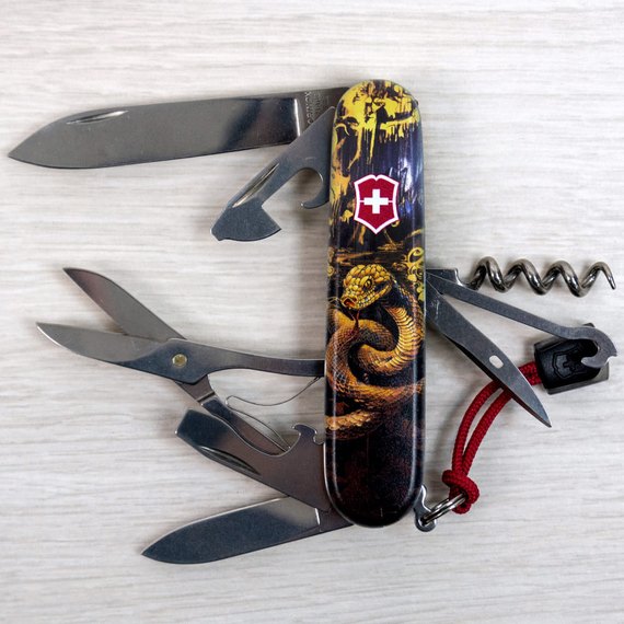 Многофункциональный коллекционный нож Victorinox Climber Zodiac Золотая деревянная змея (1.3703.3.Z4240pk)